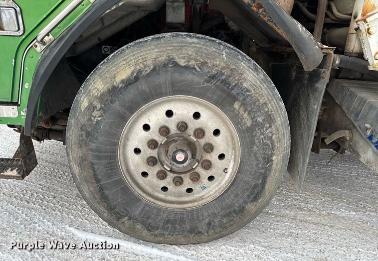 image for item DT0553 2009 Peterbilt 320 refuse truck