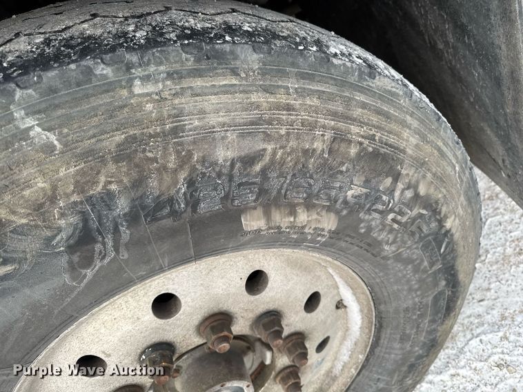 image for item DT0553 2009 Peterbilt 320 refuse truck