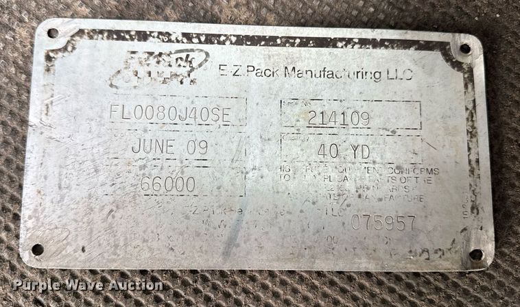 image for item DT0553 2009 Peterbilt 320 refuse truck