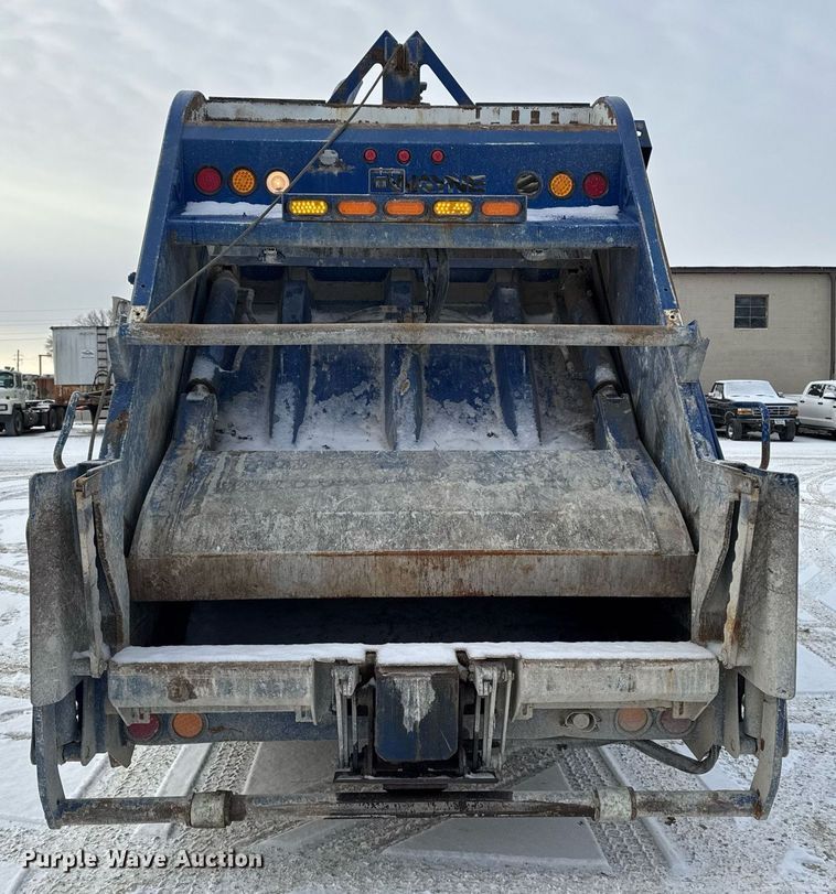 image for item DT0554 2012 Pererbilt 348 refuse truck