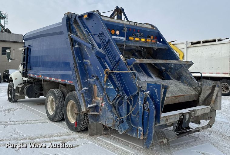 image for item DT0554 2012 Pererbilt 348 refuse truck