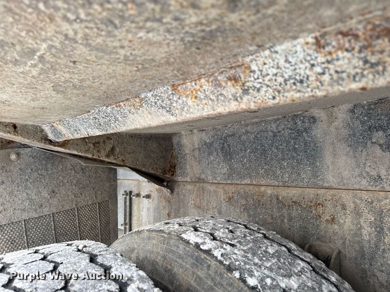 image for item DT0554 2012 Pererbilt 348 refuse truck