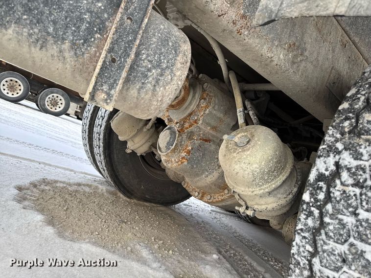 image for item DT0554 2012 Pererbilt 348 refuse truck