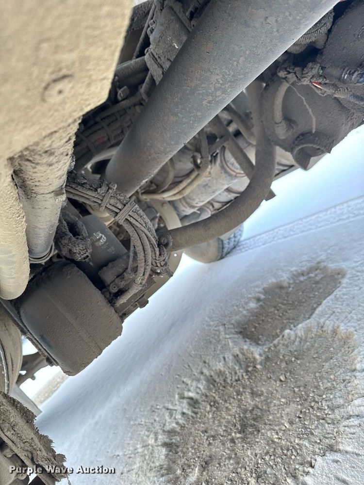 image for item DT0554 2012 Pererbilt 348 refuse truck