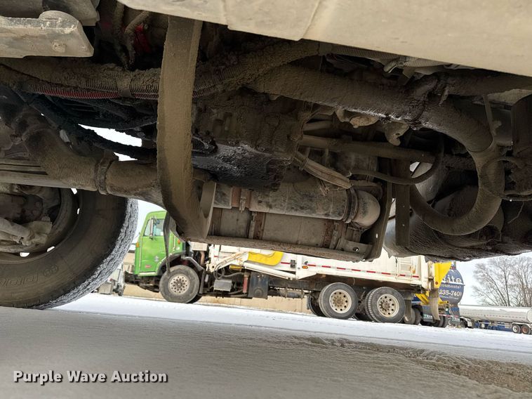 image for item DT0554 2012 Pererbilt 348 refuse truck