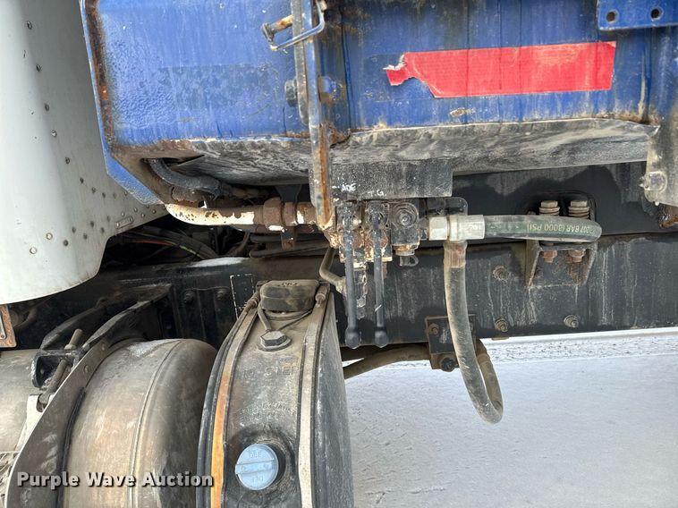 image for item DT0554 2012 Pererbilt 348 refuse truck