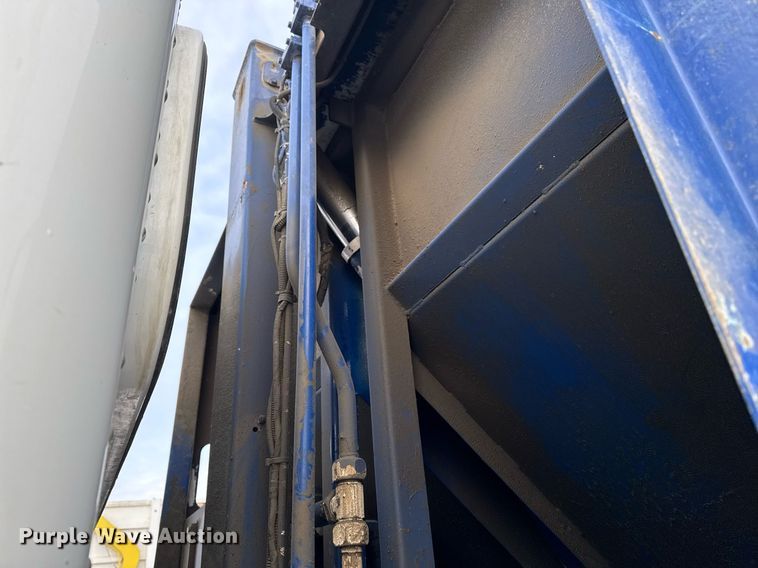 image for item DT0554 2012 Pererbilt 348 refuse truck