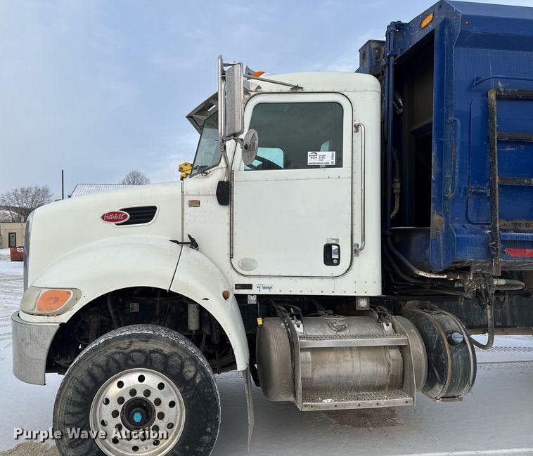 image for item DT0554 2012 Pererbilt 348 refuse truck