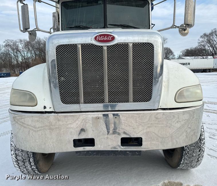 image for item DT0554 2012 Pererbilt 348 refuse truck