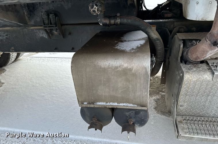 image for item DT0554 2012 Pererbilt 348 refuse truck