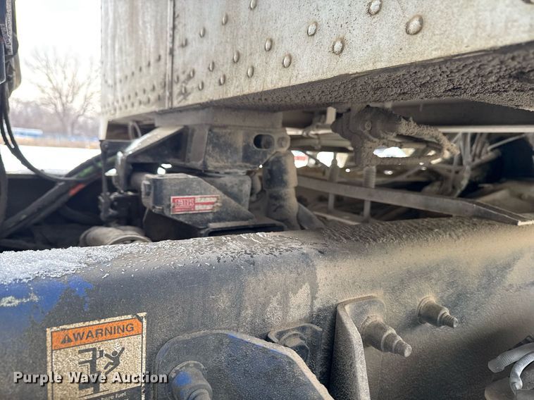 image for item DT0554 2012 Pererbilt 348 refuse truck