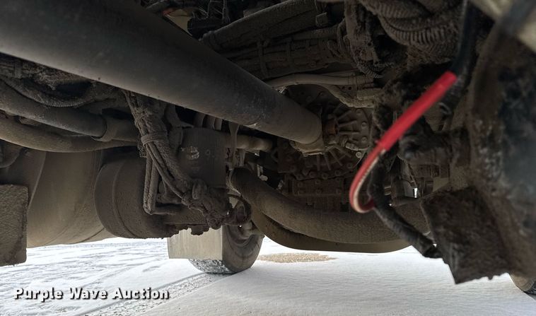 image for item DT0554 2012 Pererbilt 348 refuse truck