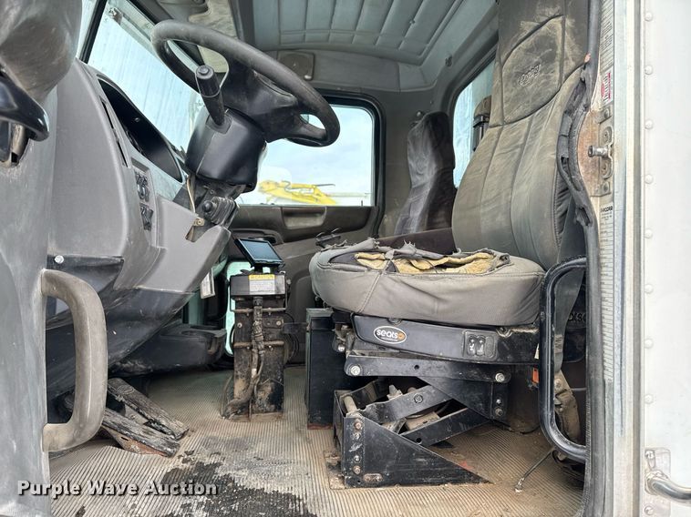 image for item DT0554 2012 Pererbilt 348 refuse truck