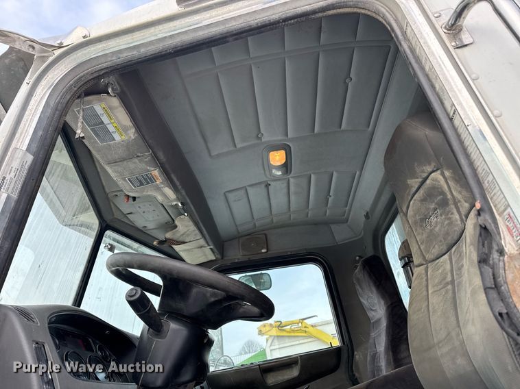 image for item DT0554 2012 Pererbilt 348 refuse truck