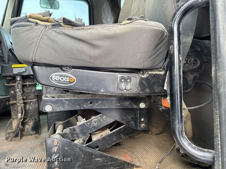 image for item DT0554 2012 Pererbilt 348 refuse truck