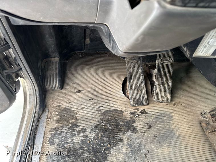 image for item DT0554 2012 Pererbilt 348 refuse truck