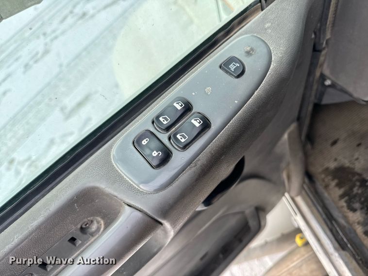 image for item DT0554 2012 Pererbilt 348 refuse truck