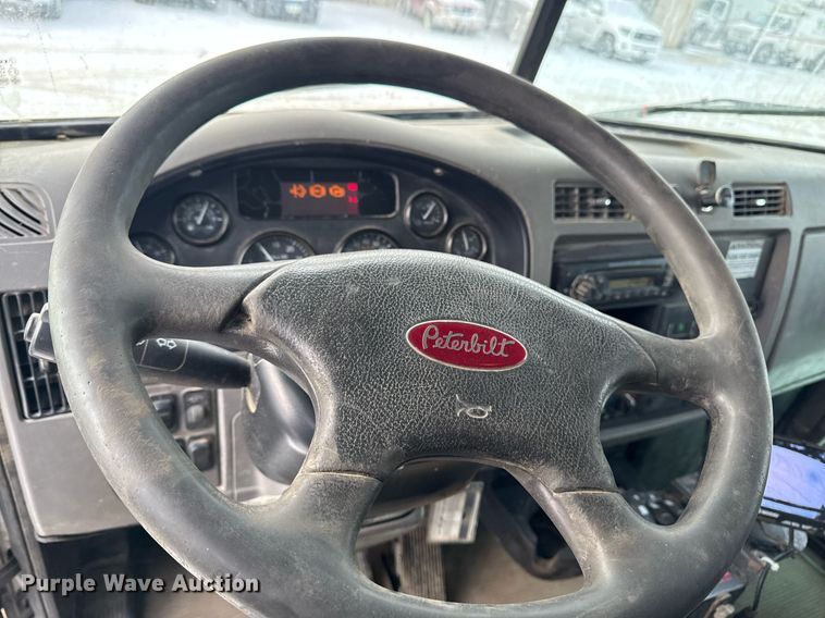 image for item DT0554 2012 Pererbilt 348 refuse truck