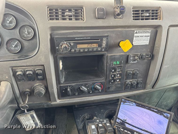 image for item DT0554 2012 Pererbilt 348 refuse truck