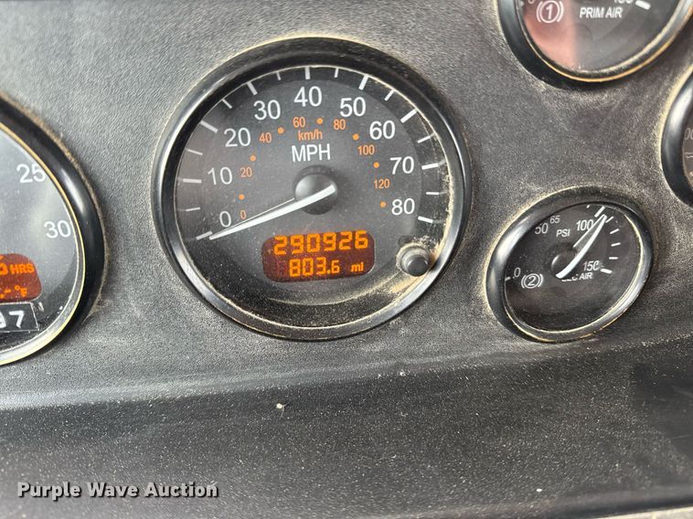 image for item DT0554 2012 Pererbilt 348 refuse truck