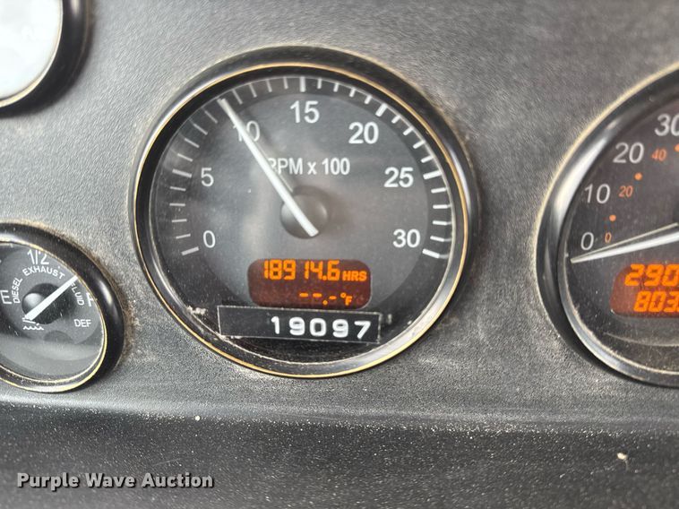 image for item DT0554 2012 Pererbilt 348 refuse truck