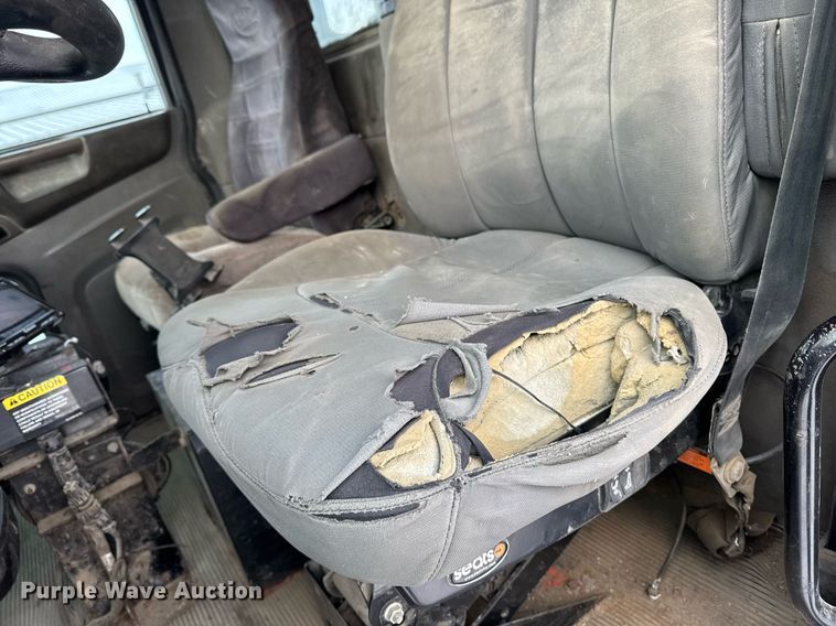 image for item DT0554 2012 Pererbilt 348 refuse truck