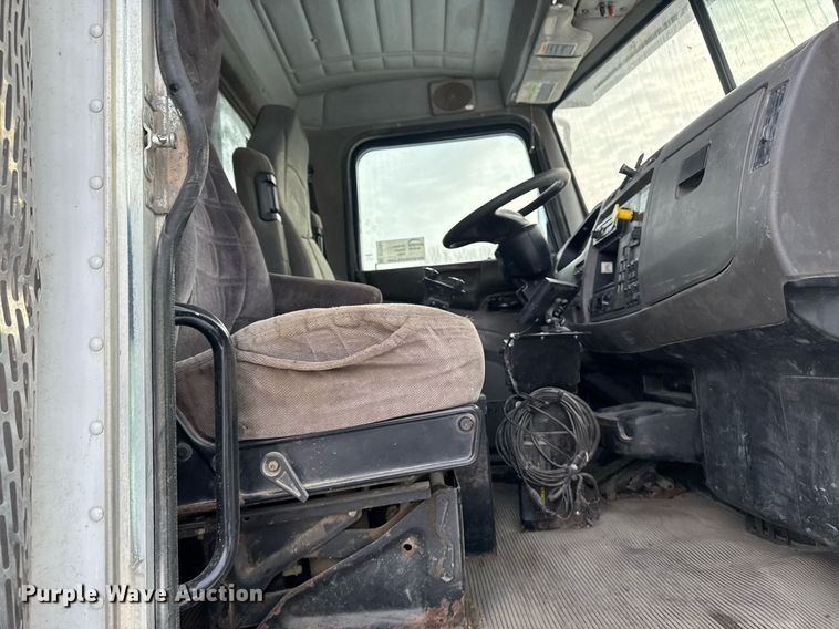 image for item DT0554 2012 Pererbilt 348 refuse truck