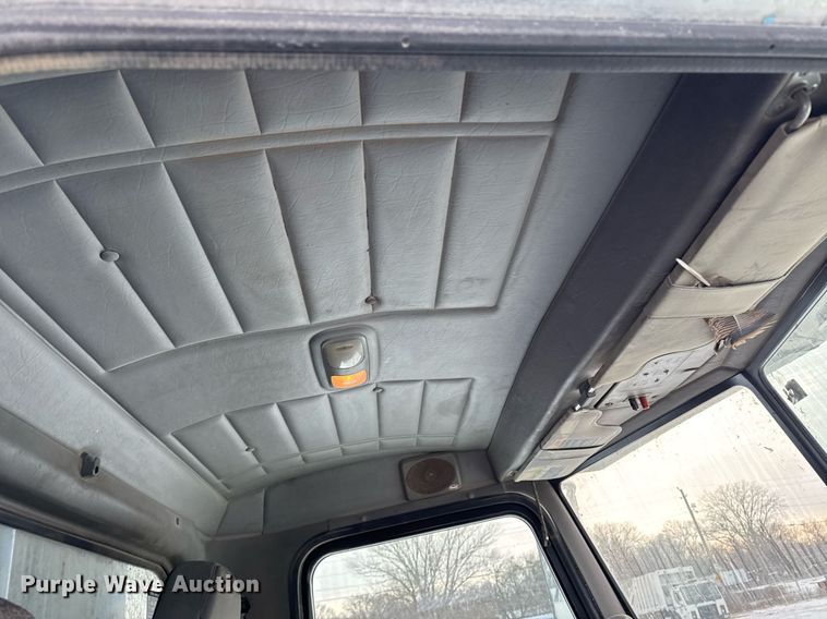 image for item DT0554 2012 Pererbilt 348 refuse truck