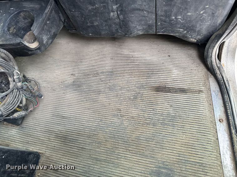 image for item DT0554 2012 Pererbilt 348 refuse truck