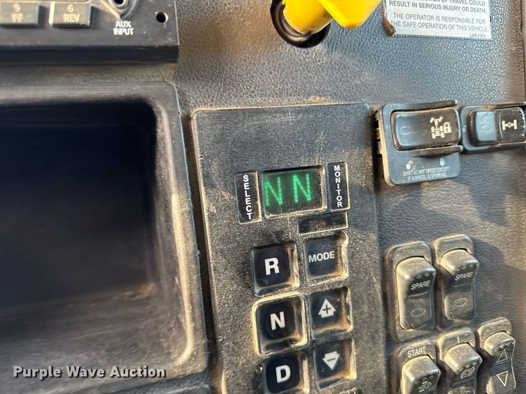 image for item DT0554 2012 Pererbilt 348 refuse truck