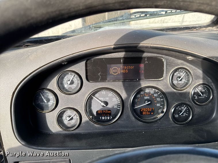 image for item DT0554 2012 Pererbilt 348 refuse truck