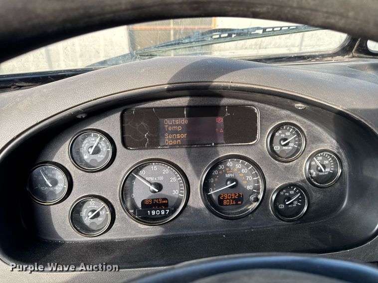 image for item DT0554 2012 Pererbilt 348 refuse truck