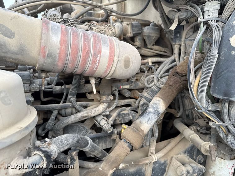 image for item DT0554 2012 Pererbilt 348 refuse truck