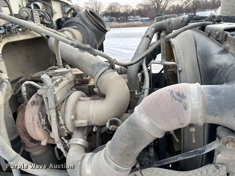 image for item DT0554 2012 Pererbilt 348 refuse truck