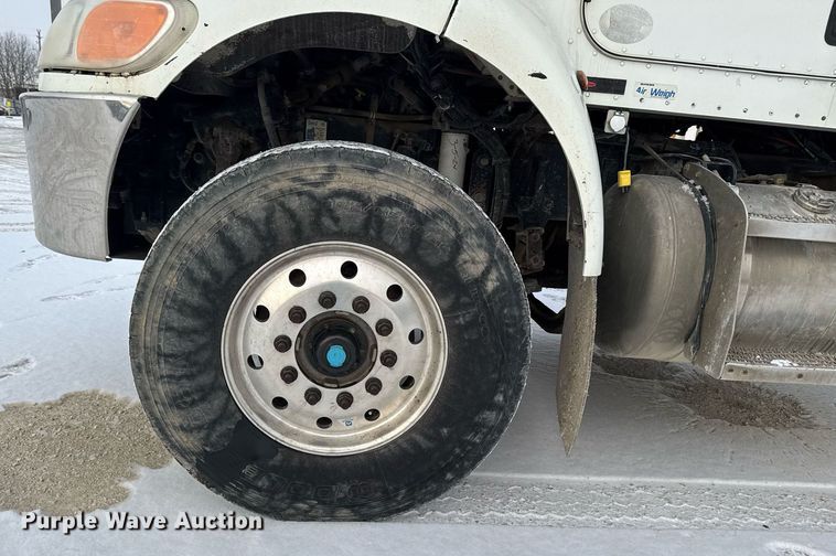 image for item DT0554 2012 Pererbilt 348 refuse truck