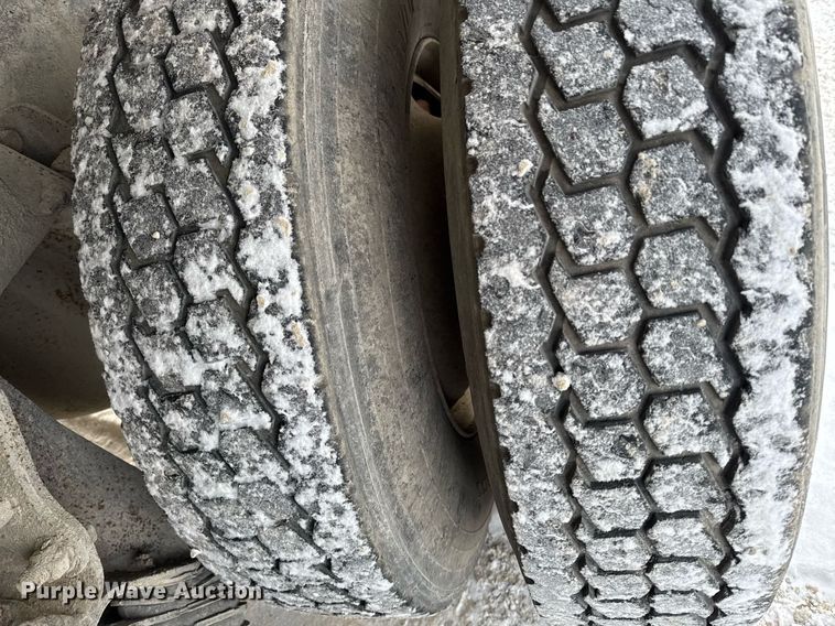 image for item DT0554 2012 Pererbilt 348 refuse truck