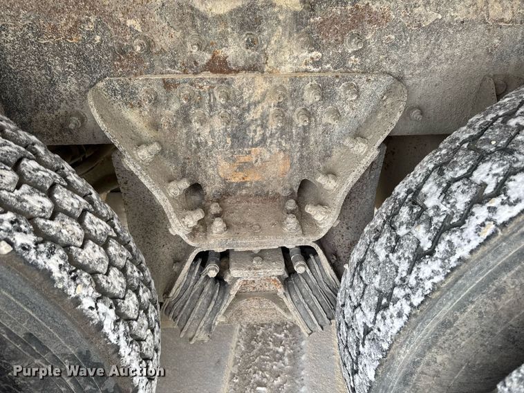 image for item DT0554 2012 Pererbilt 348 refuse truck