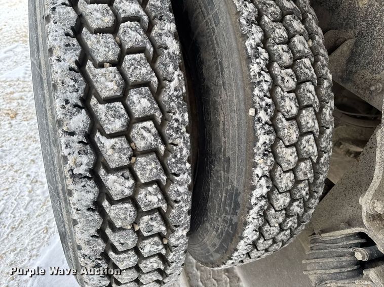 image for item DT0554 2012 Pererbilt 348 refuse truck