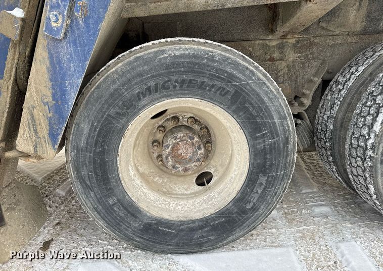 image for item DT0554 2012 Pererbilt 348 refuse truck