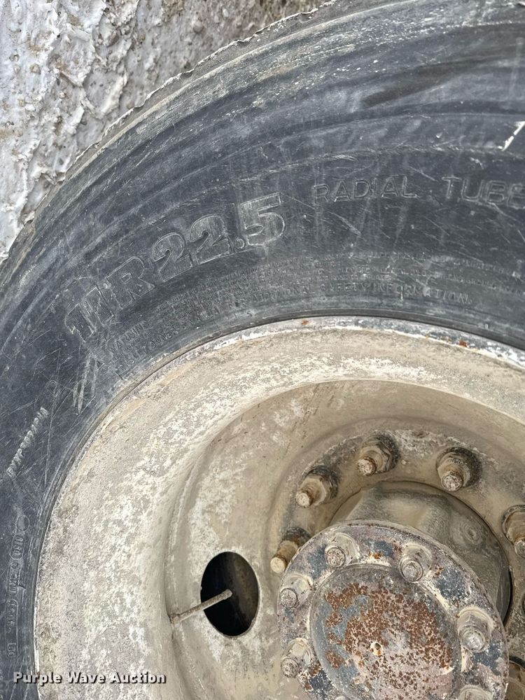 image for item DT0554 2012 Pererbilt 348 refuse truck