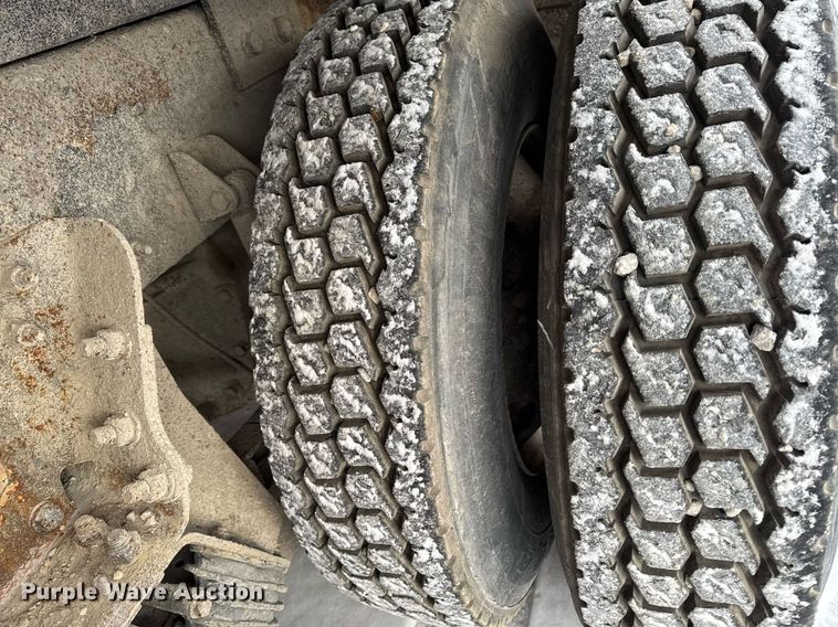 image for item DT0554 2012 Pererbilt 348 refuse truck