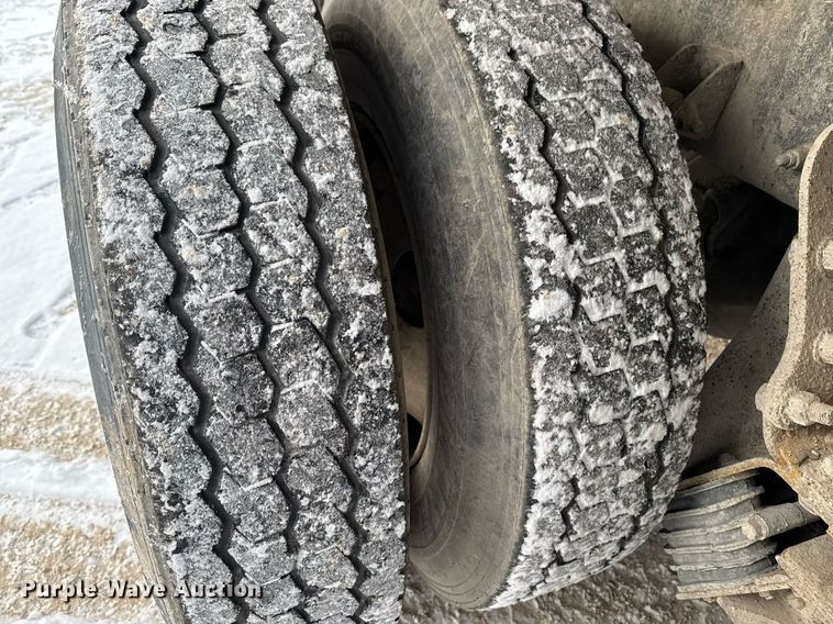 image for item DT0554 2012 Pererbilt 348 refuse truck