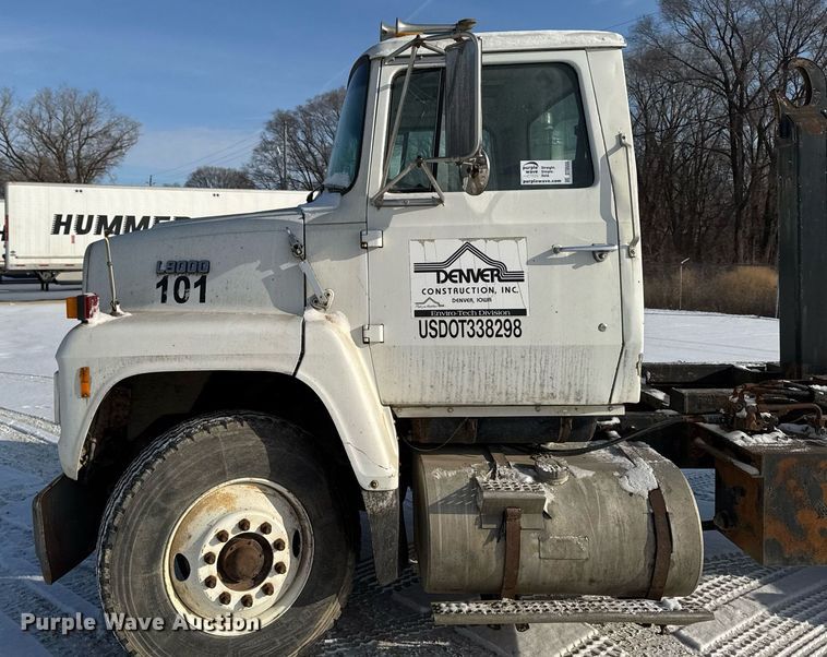 image for item DT0555 1990 Ford L9000 hook lift truck