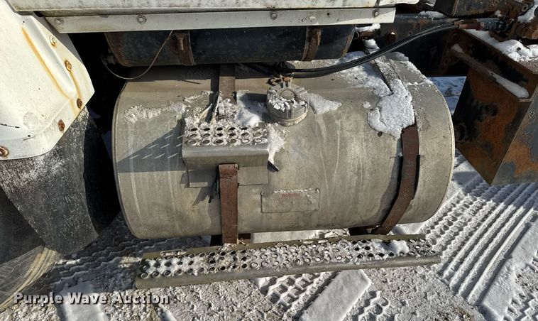 image for item DT0555 1990 Ford L9000 hook lift truck