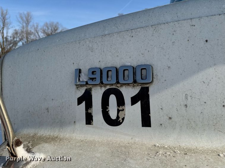 image for item DT0555 1990 Ford L9000 hook lift truck