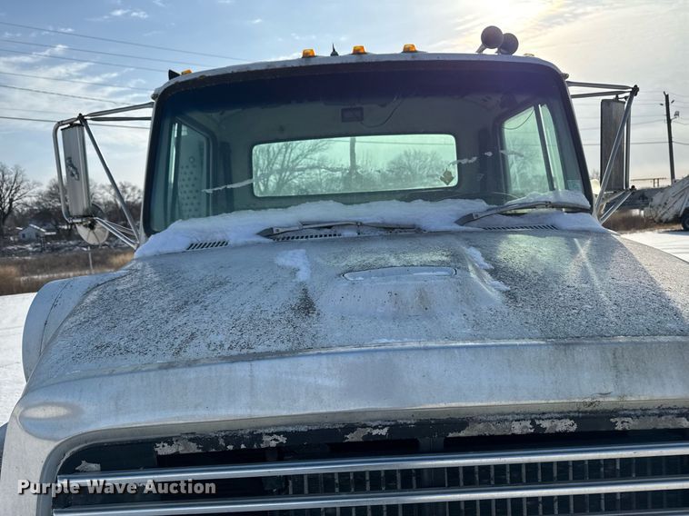 image for item DT0555 1990 Ford L9000 hook lift truck