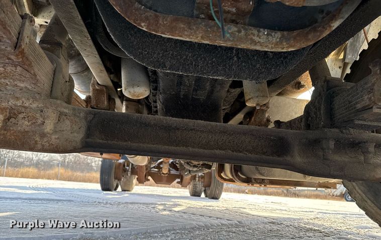 image for item DT0555 1990 Ford L9000 hook lift truck