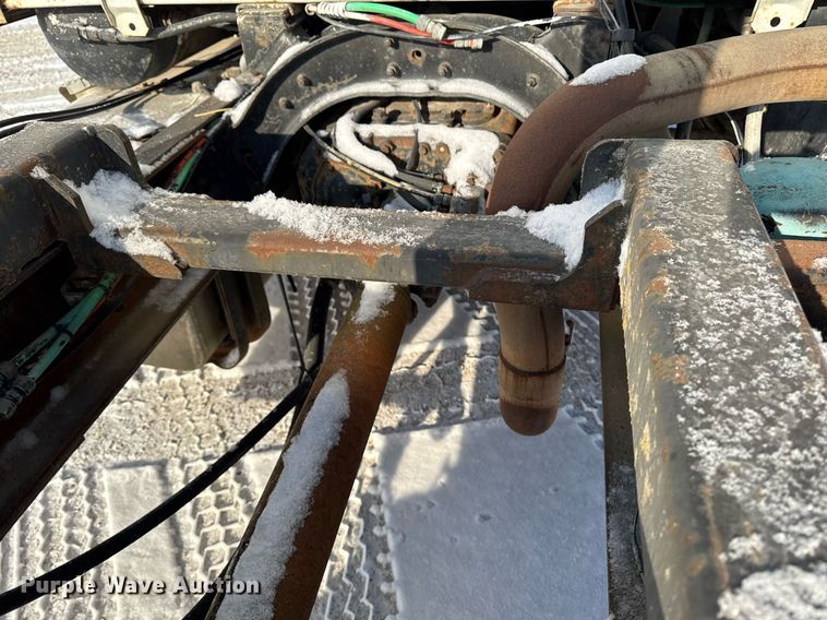 image for item DT0555 1990 Ford L9000 hook lift truck