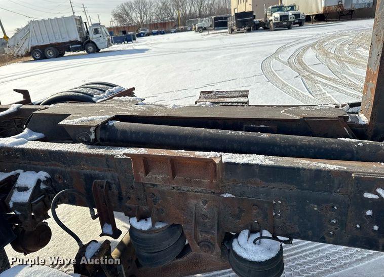 image for item DT0555 1990 Ford L9000 hook lift truck