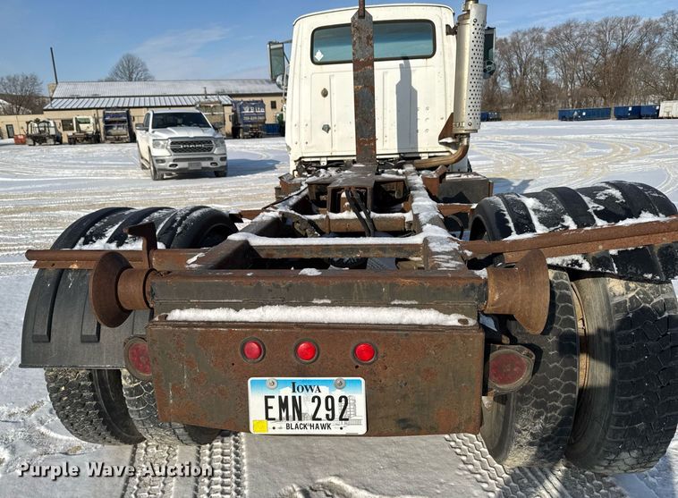 image for item DT0555 1990 Ford L9000 hook lift truck